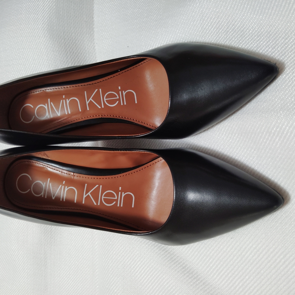 Calvin Klein Black Heels with Elegant Pointed Toe Design